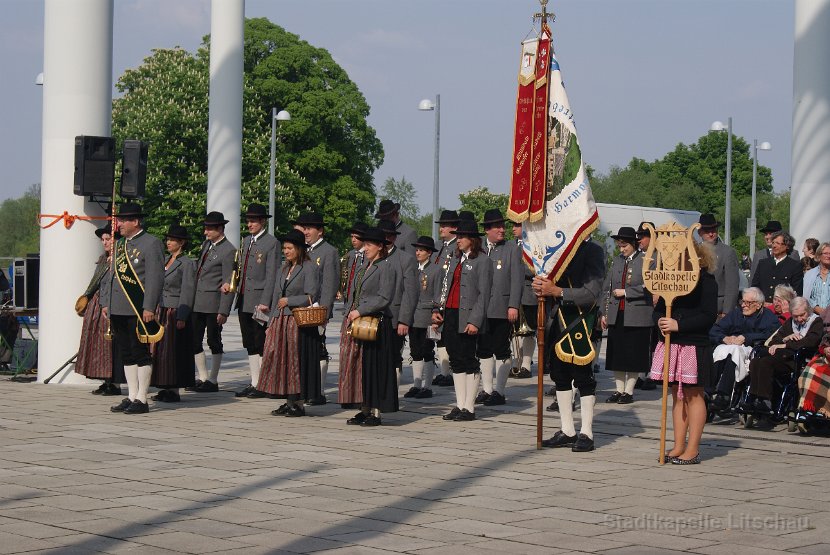 2011_04_28 Maibaumaufstellen in St. Poelten (24)
